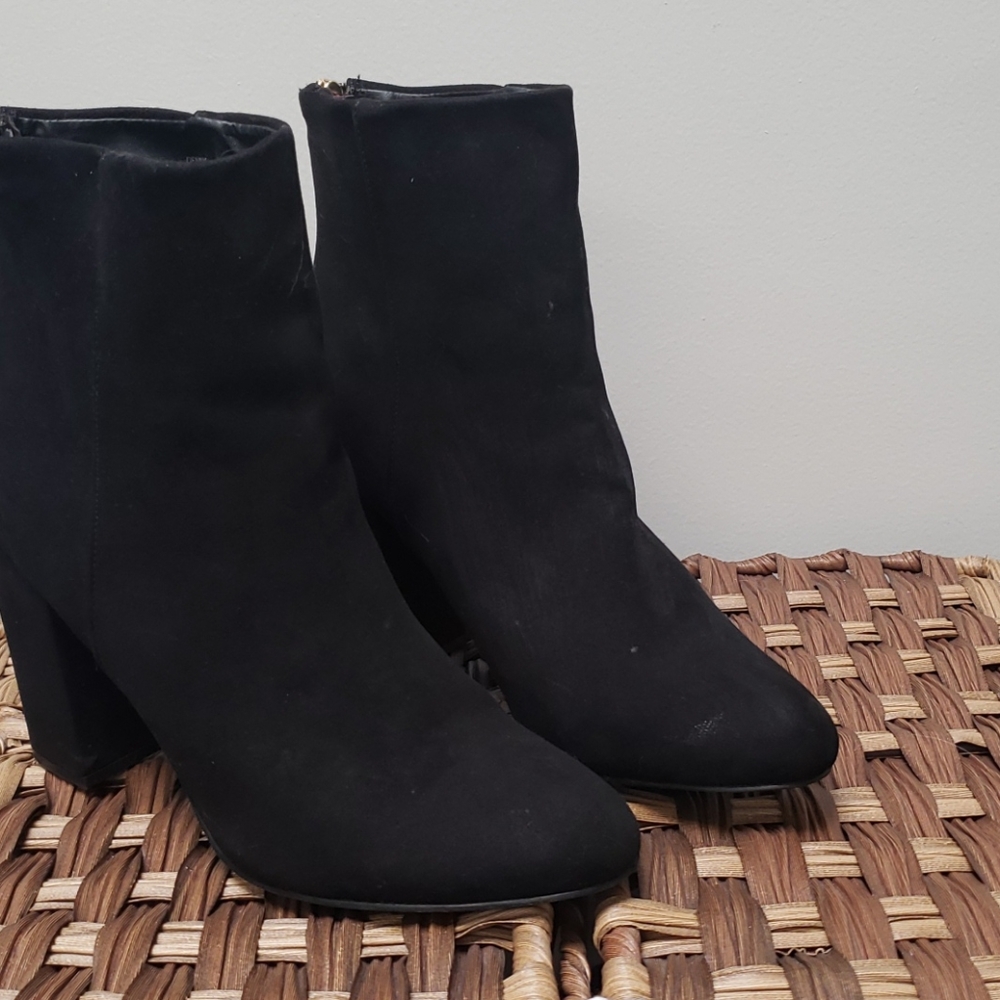 shoe dazzle block heel ankle boots.